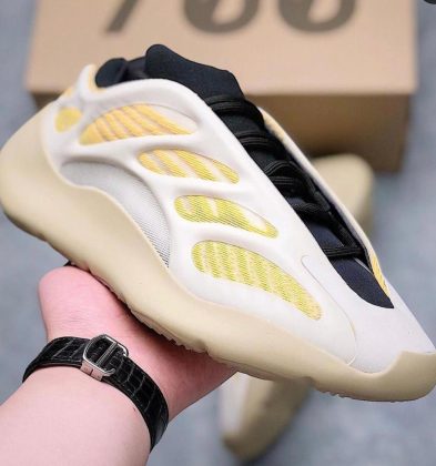 Yeezy boost 700